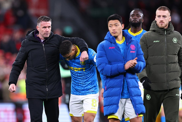 中欧娱乐 -英超集结日走向成谜，切尔西远射贴柱，质疑声仍在，团队化学反应显著的简单介绍